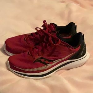 Womens Saucony Kinvara 12 sneakers power run